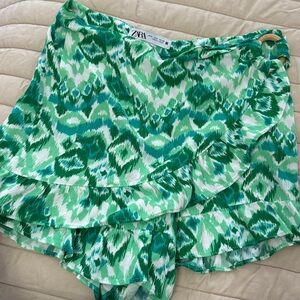 Green print skort
